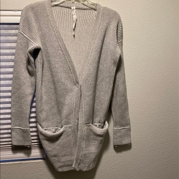Lululemon heather sweater  size 4 - Picture 3 of 3